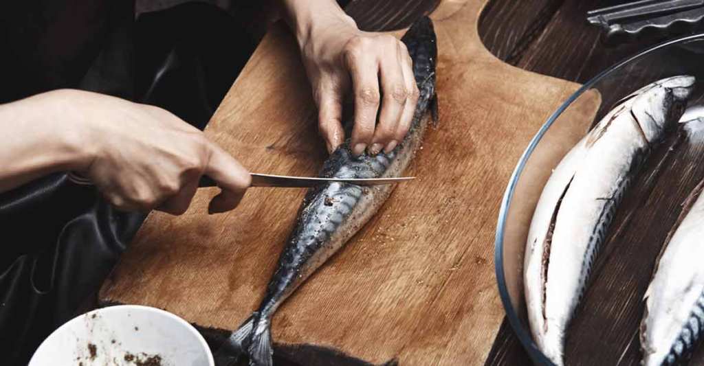How to cut the fish to make it delicious